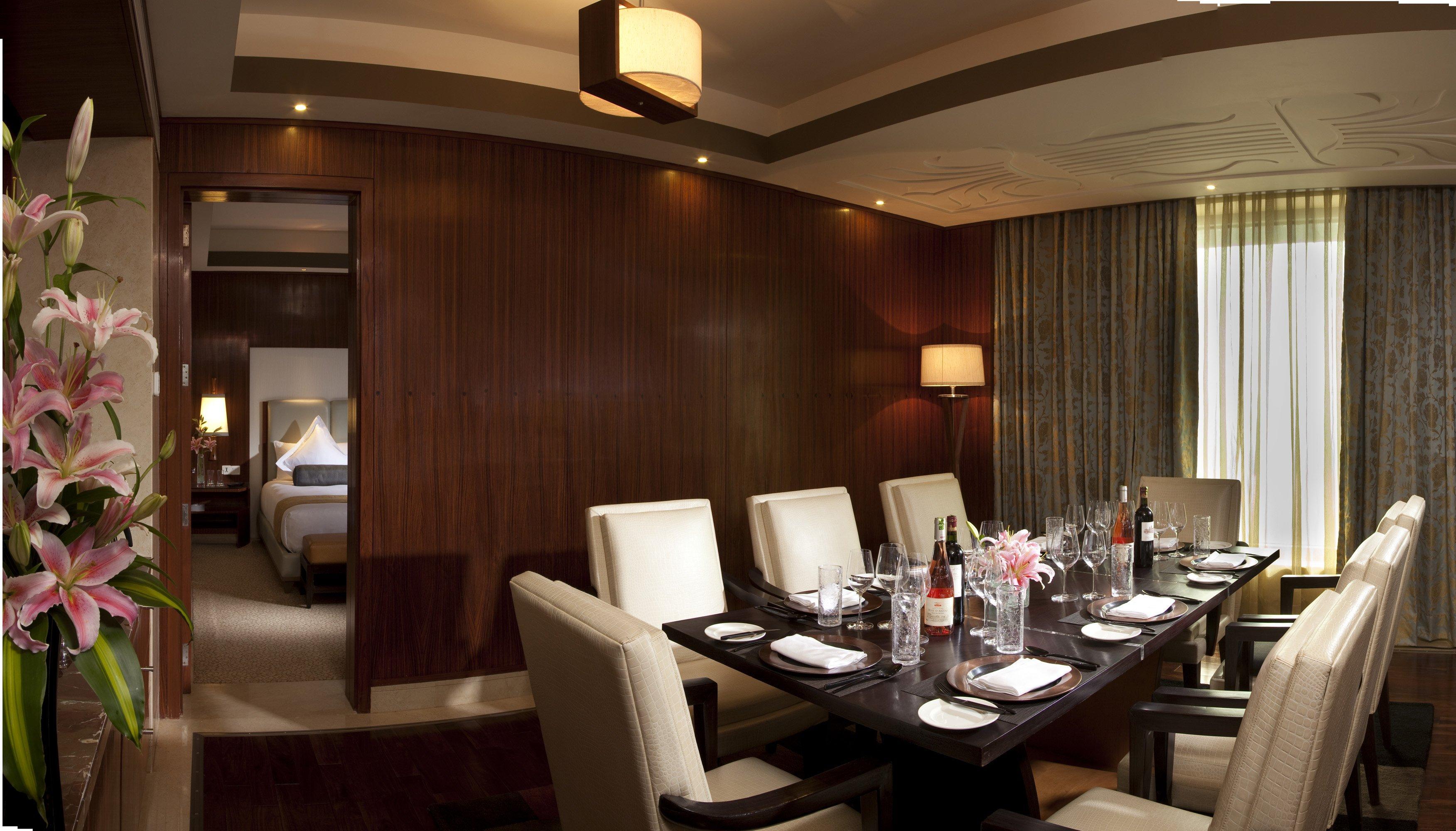 Crowne Plaza New Delhi Okhla By Ihg Hotel Eksteriør billede A private dining room at the Mandarin Oriental, Hong Kong