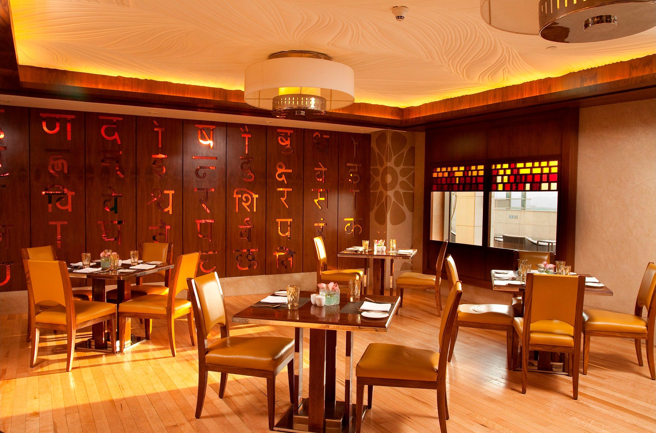 Crowne Plaza New Delhi Okhla By Ihg Hotel Restaurant billede The interior of the restaurant