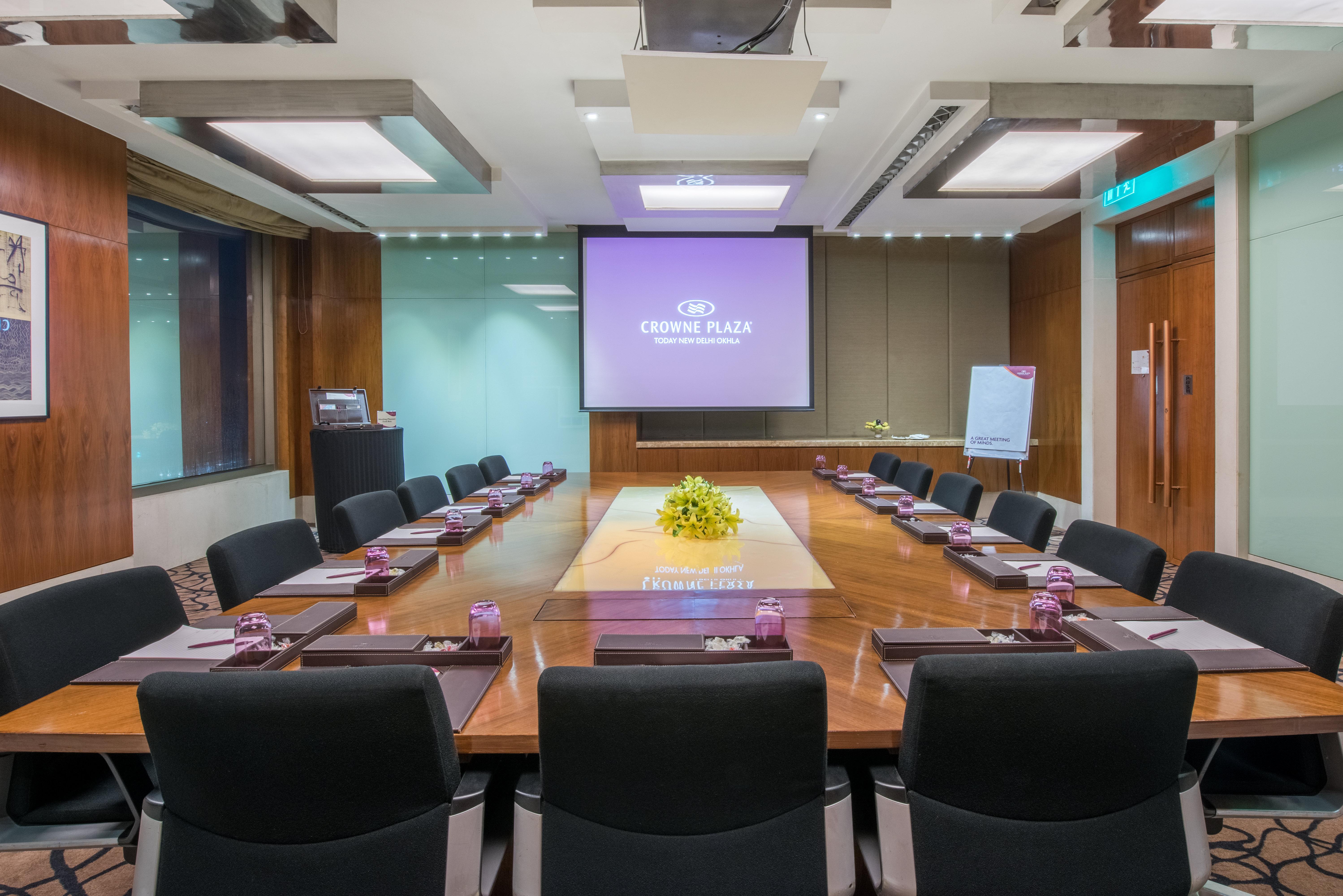 Crowne Plaza New Delhi Okhla By Ihg Hotel Eksteriør billede Meeting room at Crowne Plaza
