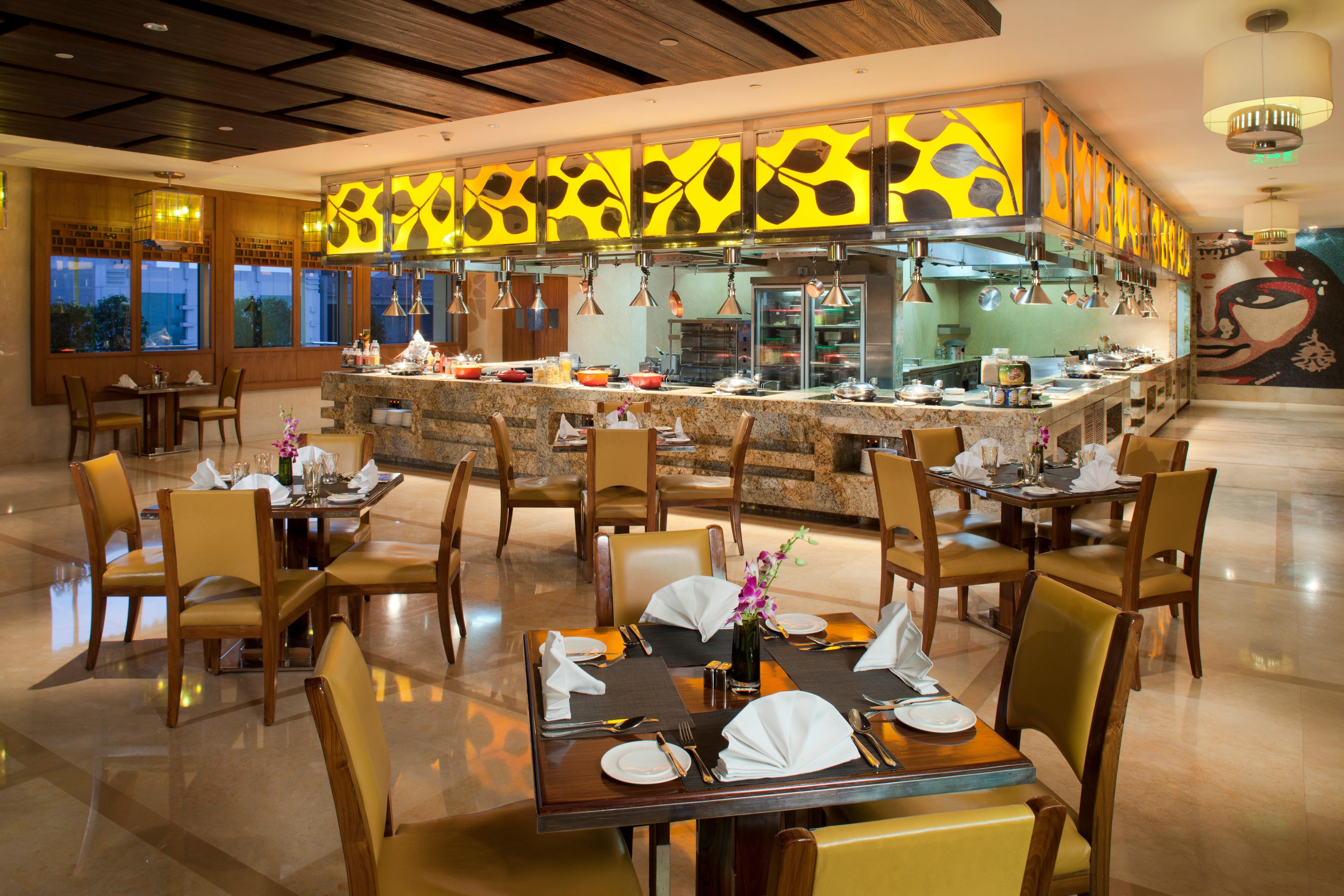 Crowne Plaza New Delhi Okhla By Ihg Hotel Eksteriør billede The restaurant