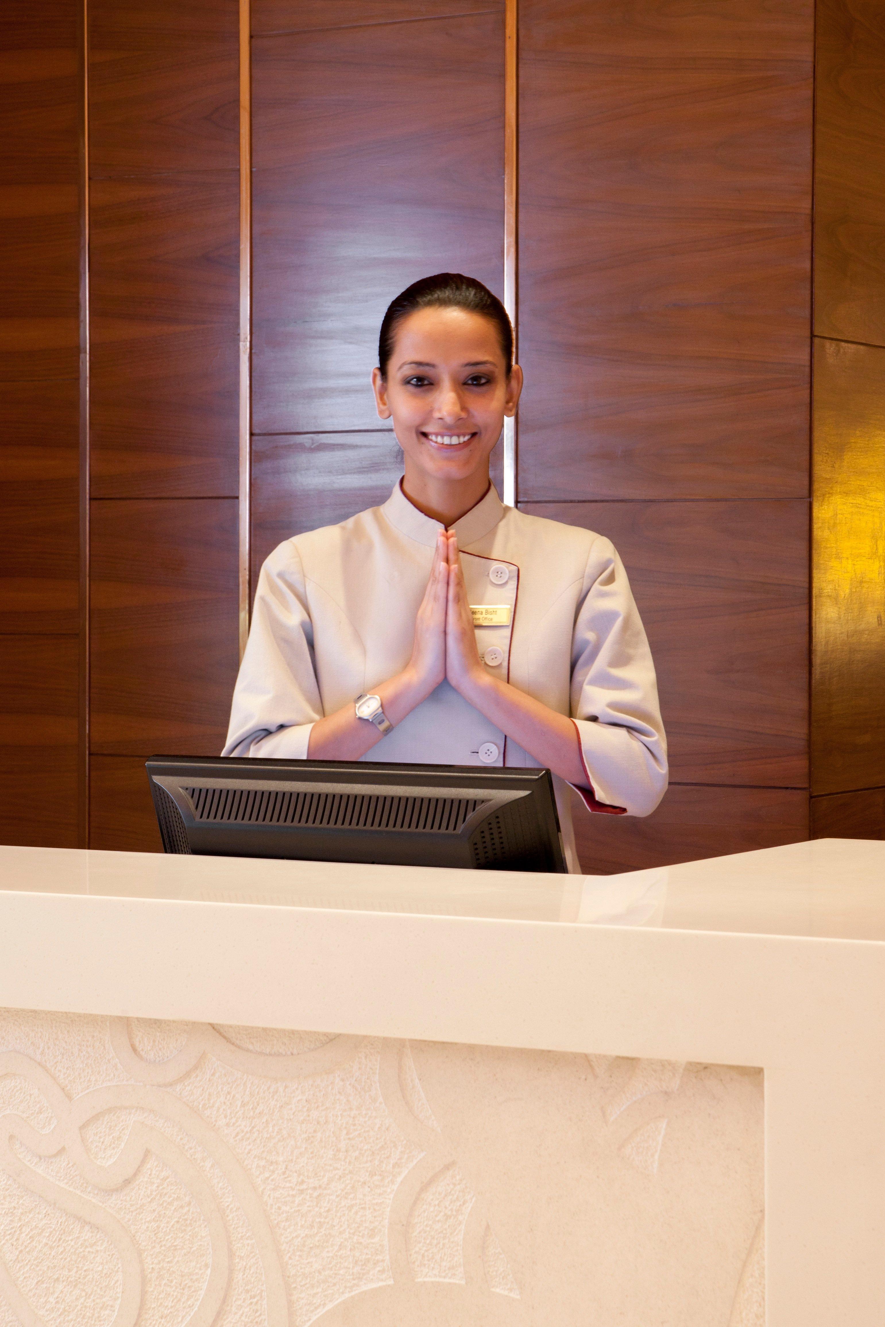 Crowne Plaza New Delhi Okhla By Ihg Hotel Eksteriør billede A hotel receptionist in Thailand